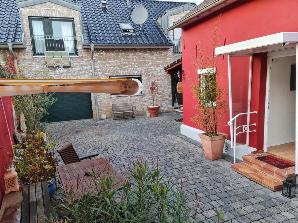 Schönste Lage Am Rhein In Unmittelbarer Stadtnähe, Köln