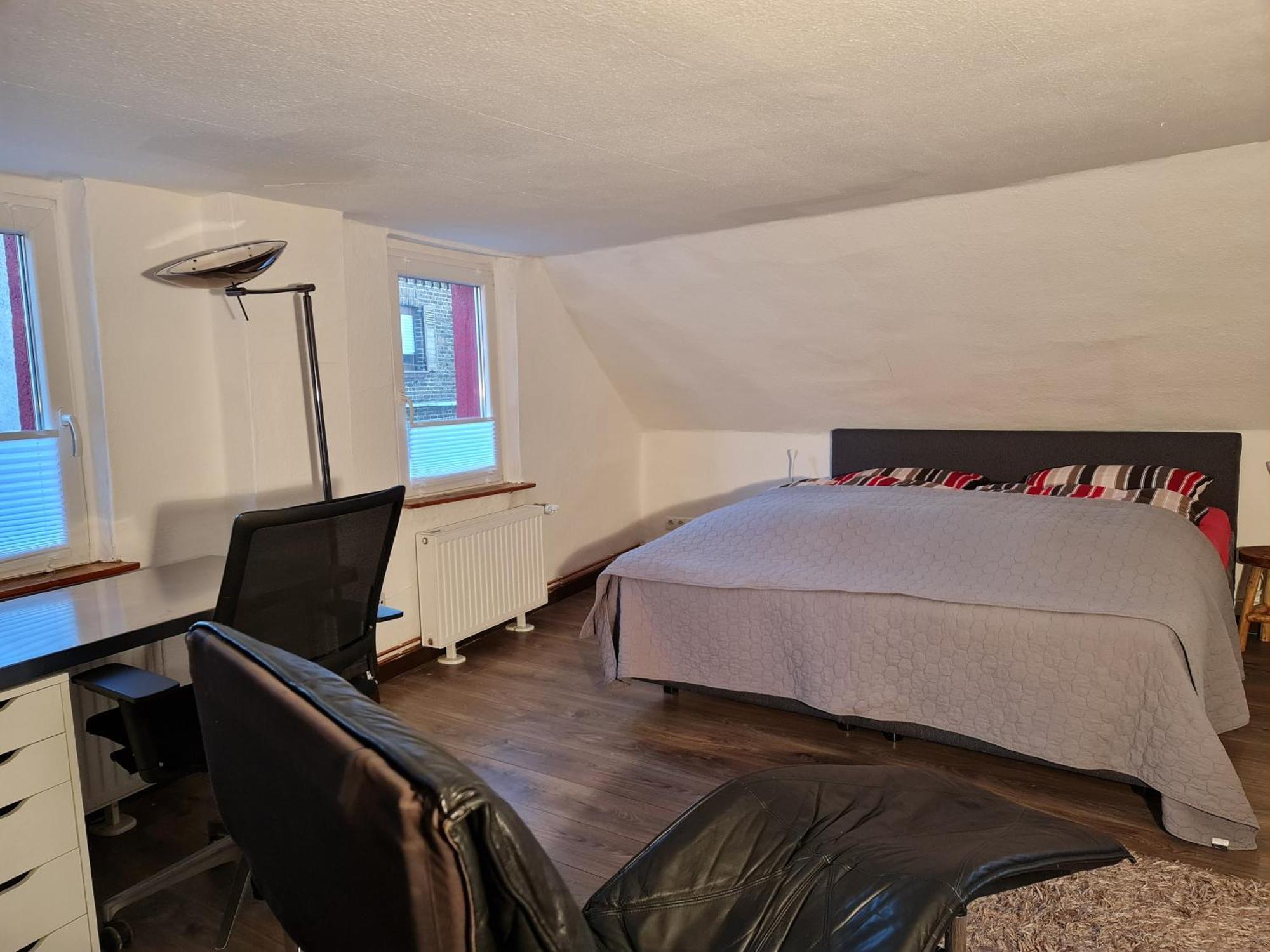 Schönste Lage Am Rhein In Unmittelbarer Stadtnähe, * Köln