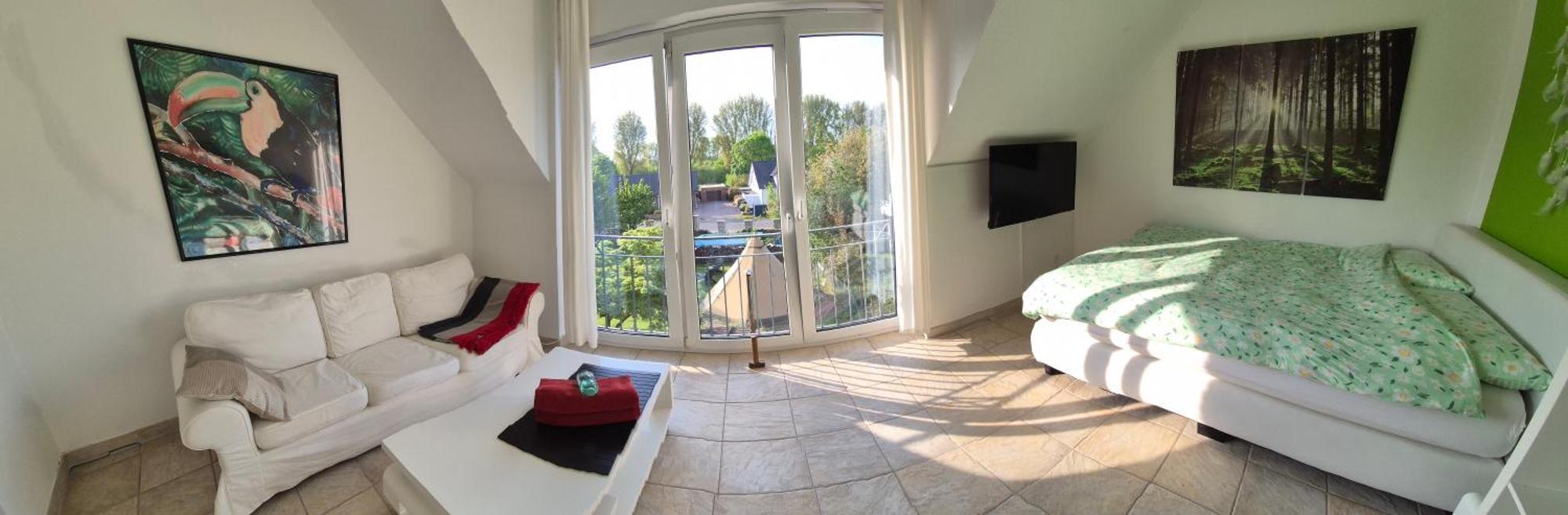 Schönste Lage Am Rhein In Unmittelbarer Stadtnähe, Köln